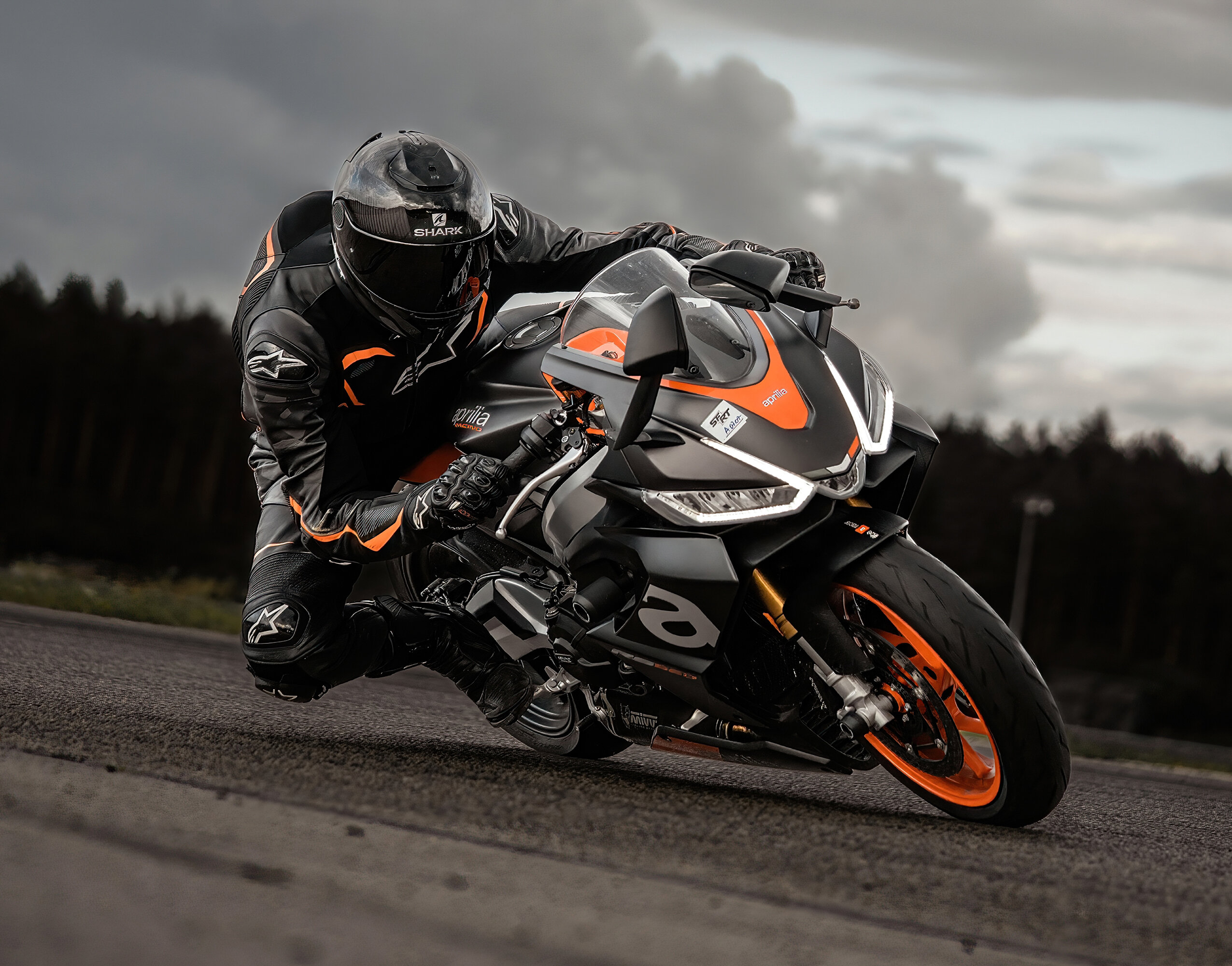 Motorcu Temalı Duvar Kağıdı